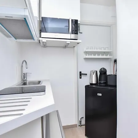 Rare Golden Triangle Amazing 1br With Terrace Office - Bail Mobilite 아파트 파리